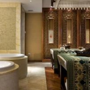 进了和平饭店黑白两道不敢动(进和平饭店,黑白两道都不管)